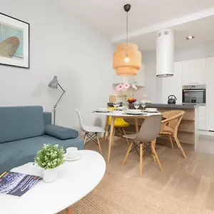 https://skalskiego-apartment-near-balaton-lake-by-renters.warsawhotelspoland.com